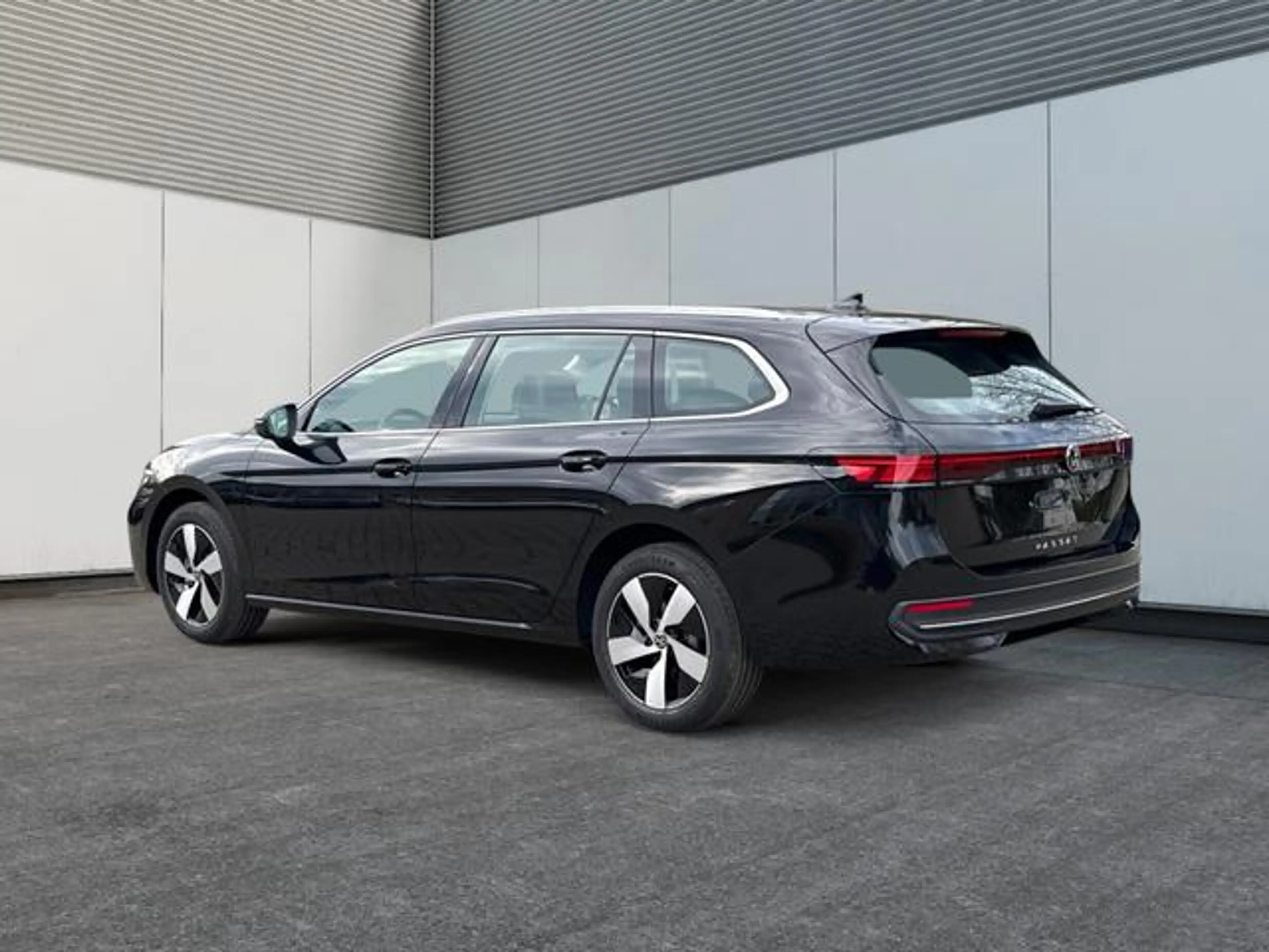 Volkswagen Passat Variant Business DSG+AHK+MASSAGE+NAVI+... — photo 3