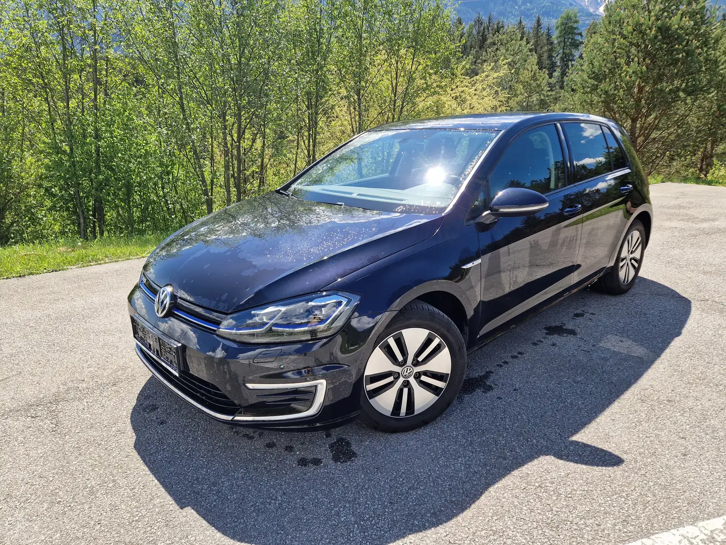 Volkswagen e-Golf e-Golf 35,8kWh (mit Batterie) Černá - 1
