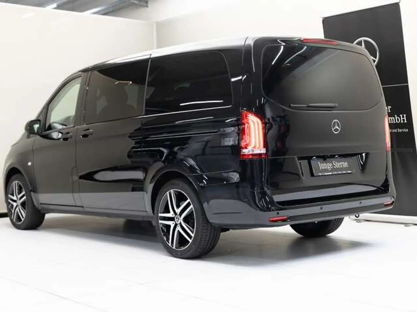 Mercedes-Benz Vito 116 CDI Tourer SELECT Lang PDC KAM KlimaA Schwarz - 2
