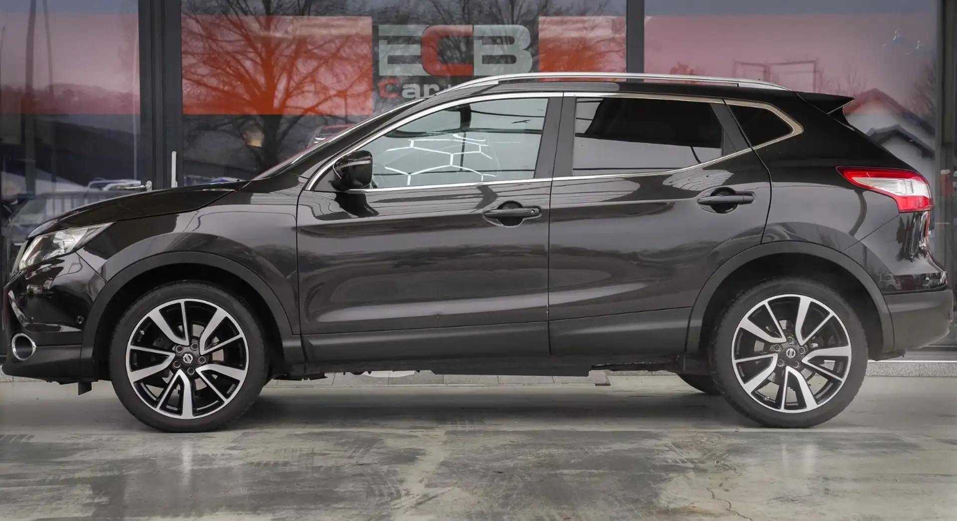 Nissan Qashqai Tekna 4x4 *1.Hand/SHZ/Klimaaut* Zwart - 2