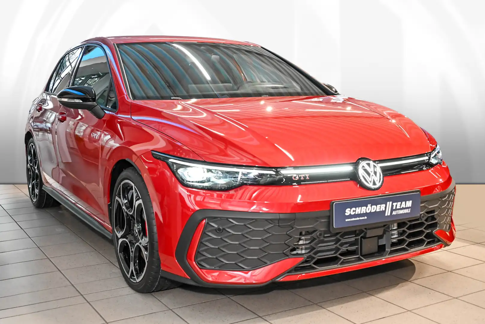 Volkswagen Golf GTI VIII 2.0 TSI DSG Black Style Rouge - 2