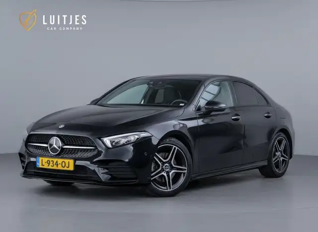 Mercedes-Benz A 200 AMG I Pano I Sfeerverl. I Org.NL I Camera I Stoelm