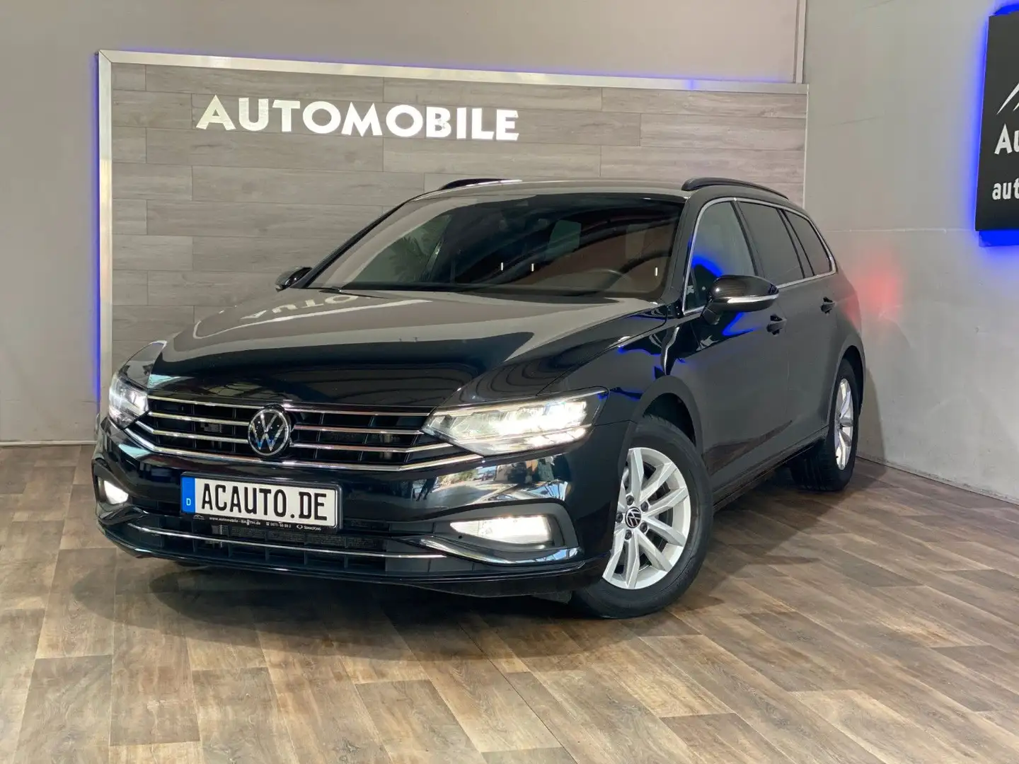 Volkswagen Passat Variant Business *AHK*NAVI*LED*Massage* Schwarz - 1