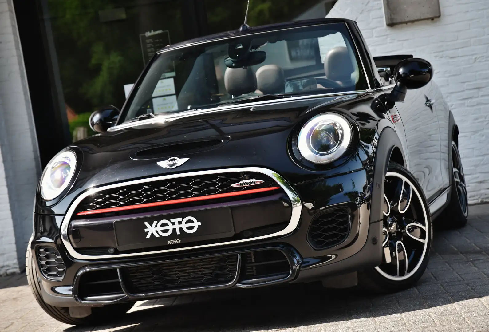 MINI John Cooper Works Cabrio 2.0 AS JCW ***NP: € 51.255,-*** Černá - 1