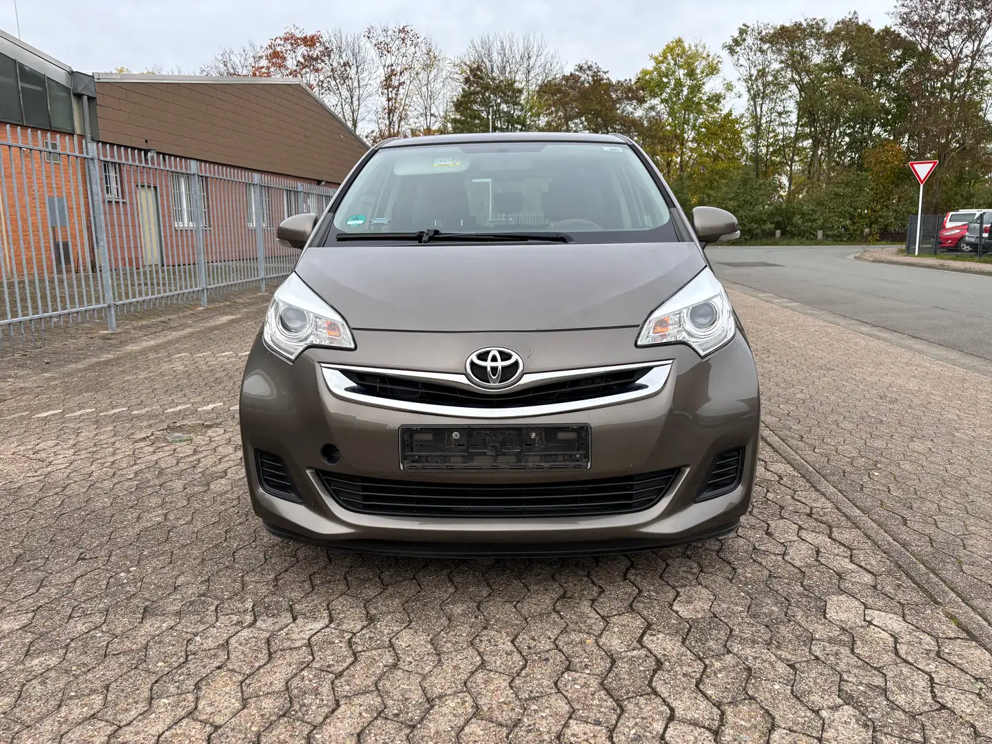Toyota Verso-S Life Aus 1 Hand TÜV NEU Braun - 2
