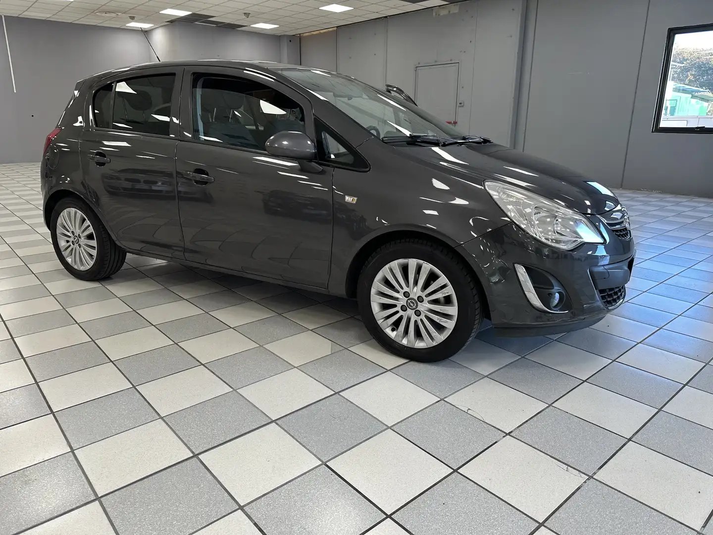 Opel Corsa 5p 1.4 Cosmo cambio auto Gris - 1