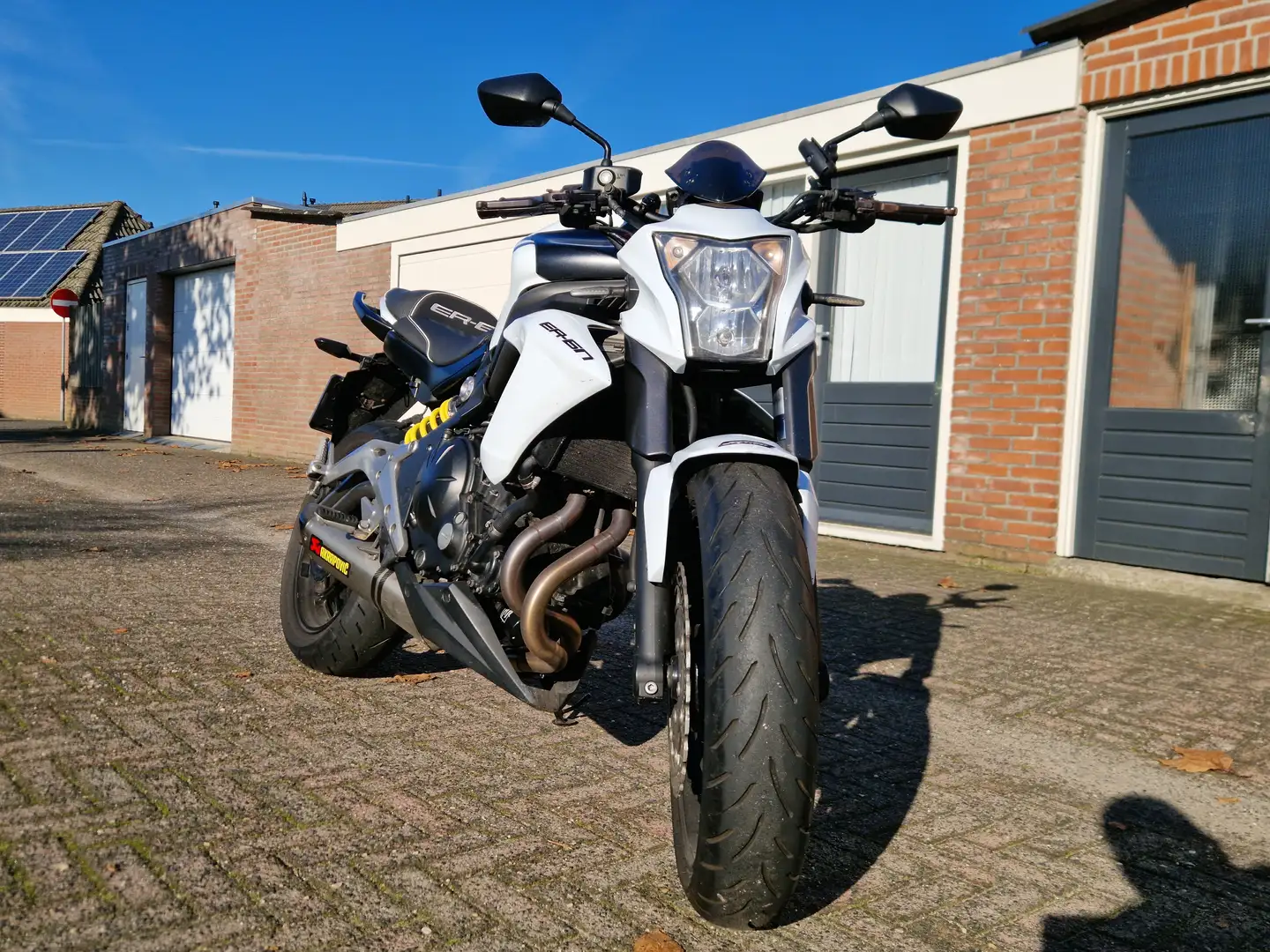 Kawasaki ER - 6 N A2 op kenteken. Met akrapovic uitlaat Blanco - 1