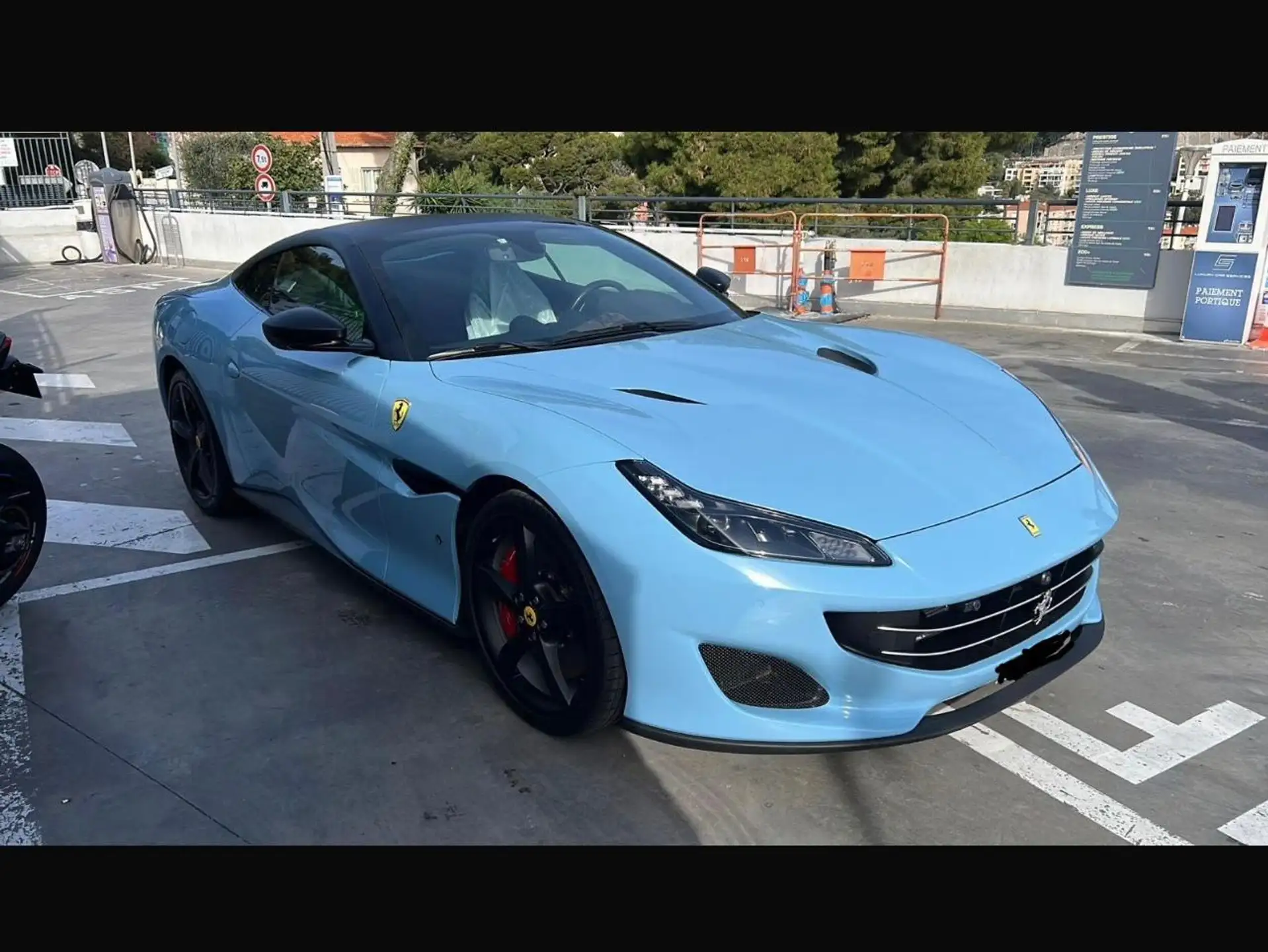 페라리 포르토피노 2018 블루 사진 2