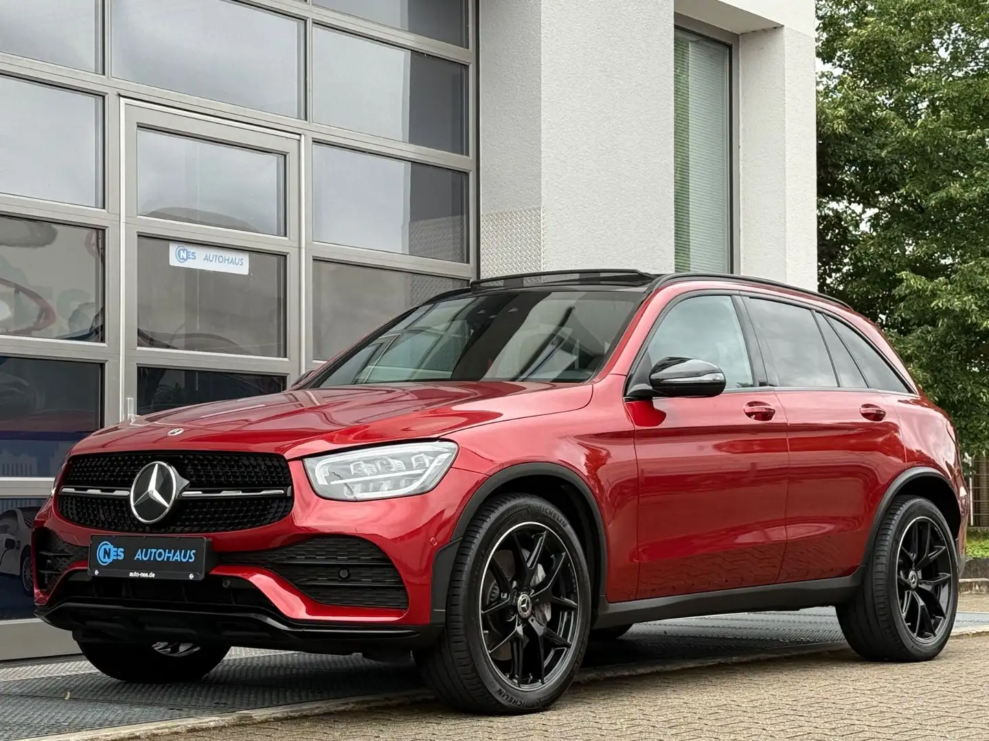Mercedes-Benz GLC 300 d 4M*9G*3x AMG*PANO*KAM*MEMORY*HEAD UP*20 Rood - 1