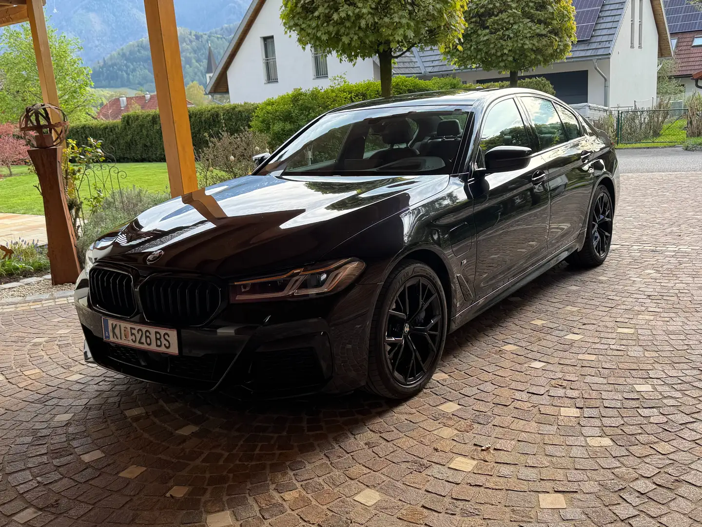 BMW 545 545e PHEV xDrive Aut. Schwarz - 2