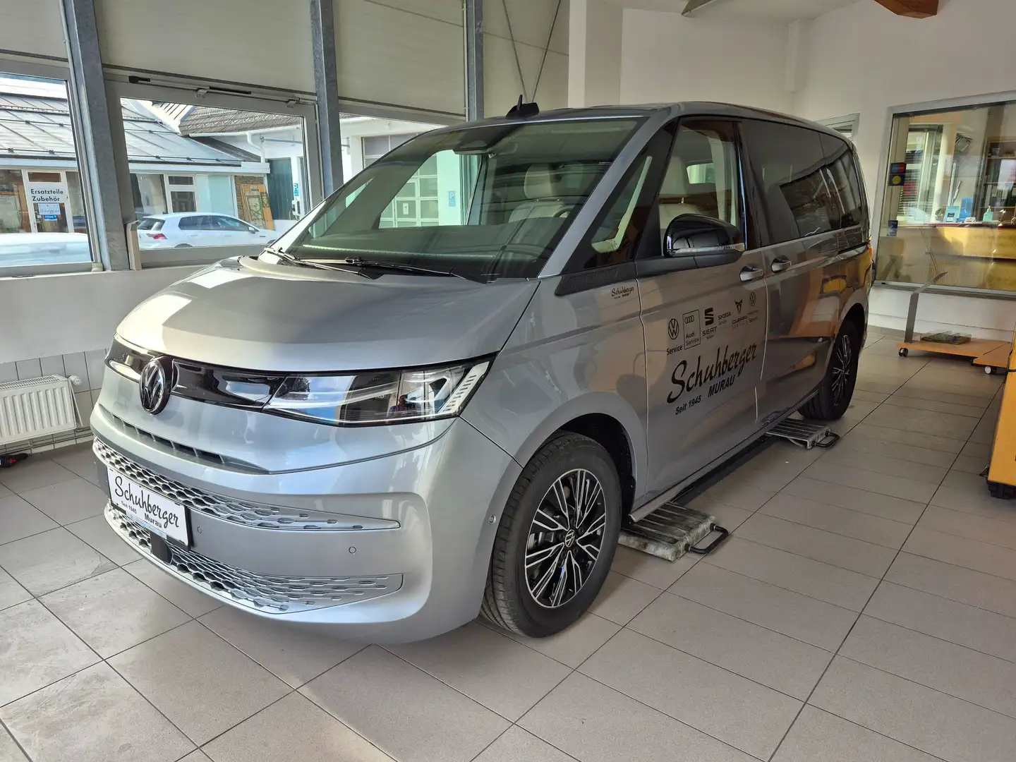 Volkswagen T7 Multivan eHybrid 4MOTION Silber - 1