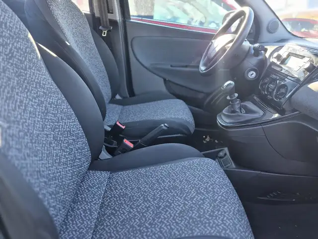 Lancia Ypsilon view 15