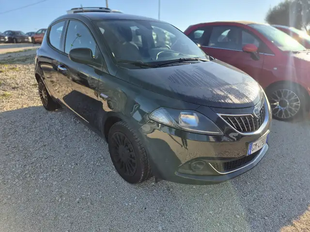 Lancia Ypsilon view 2