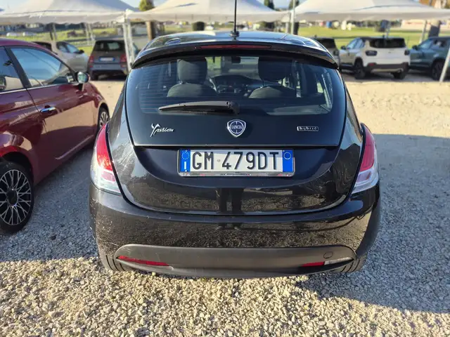 Lancia Ypsilon view 4