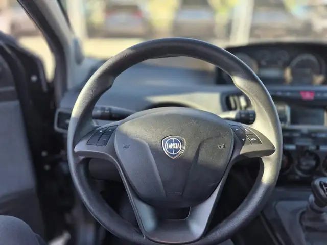 Lancia Ypsilon view 6