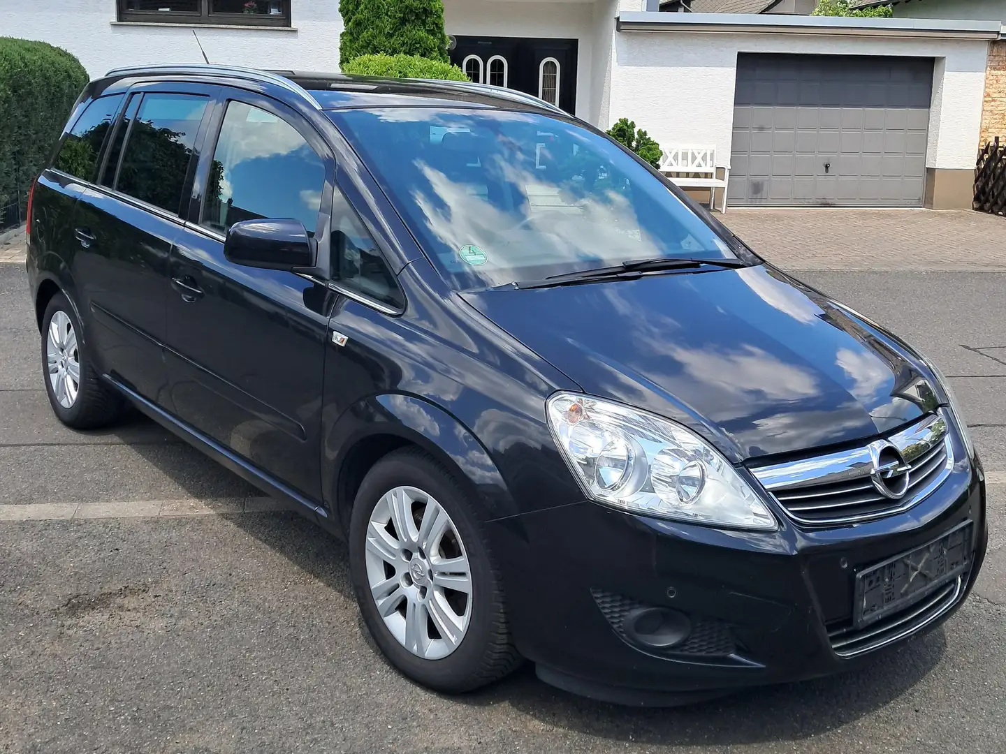 Opel Zafira Zafira 1.7 CDTI ecoFLEX Design Edition Чорний - 1