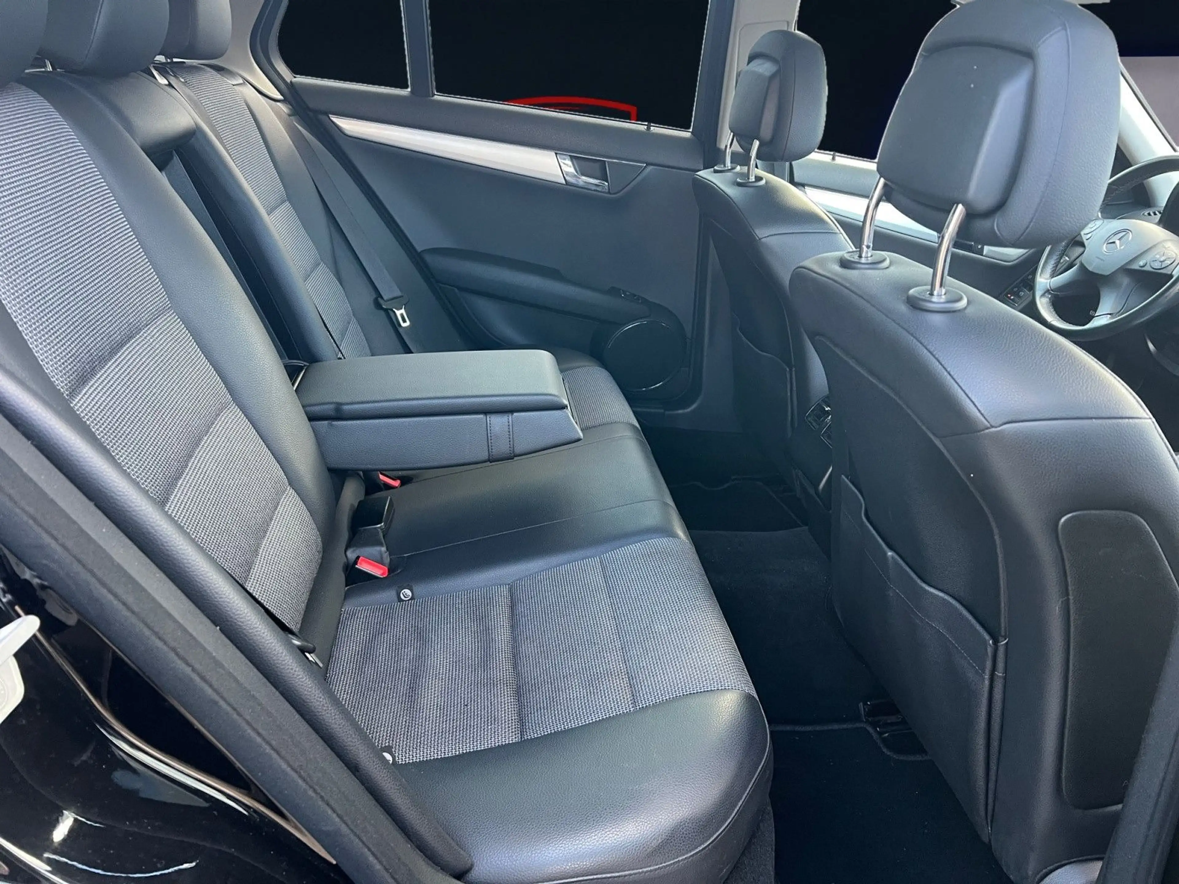 Mercedes-Benz C 220 T/Avantgarde/Automatik/Leder/Xenon — photo 12