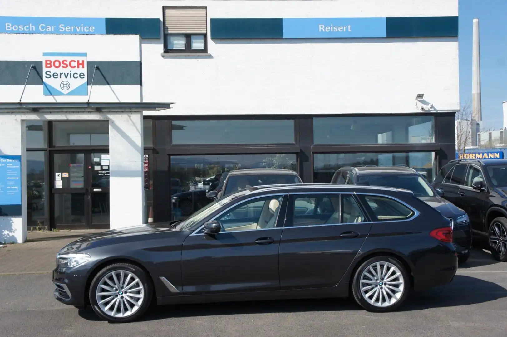 BMW 530 i Luxury Line *ACC*AHK*PANO*DAKOTA*HUD*H/K*19 Grau - 2
