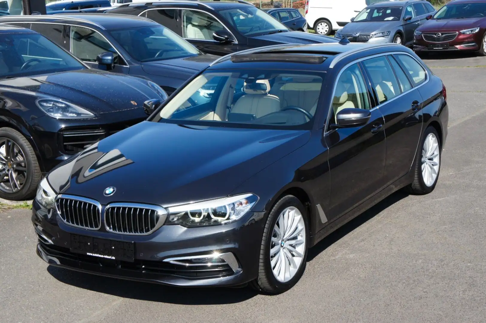 BMW 530 i Luxury Line *ACC*AHK*PANO*DAKOTA*HUD*H/K*19 Grau - 1