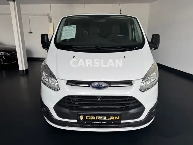 Ford Tourneo Custom view 3