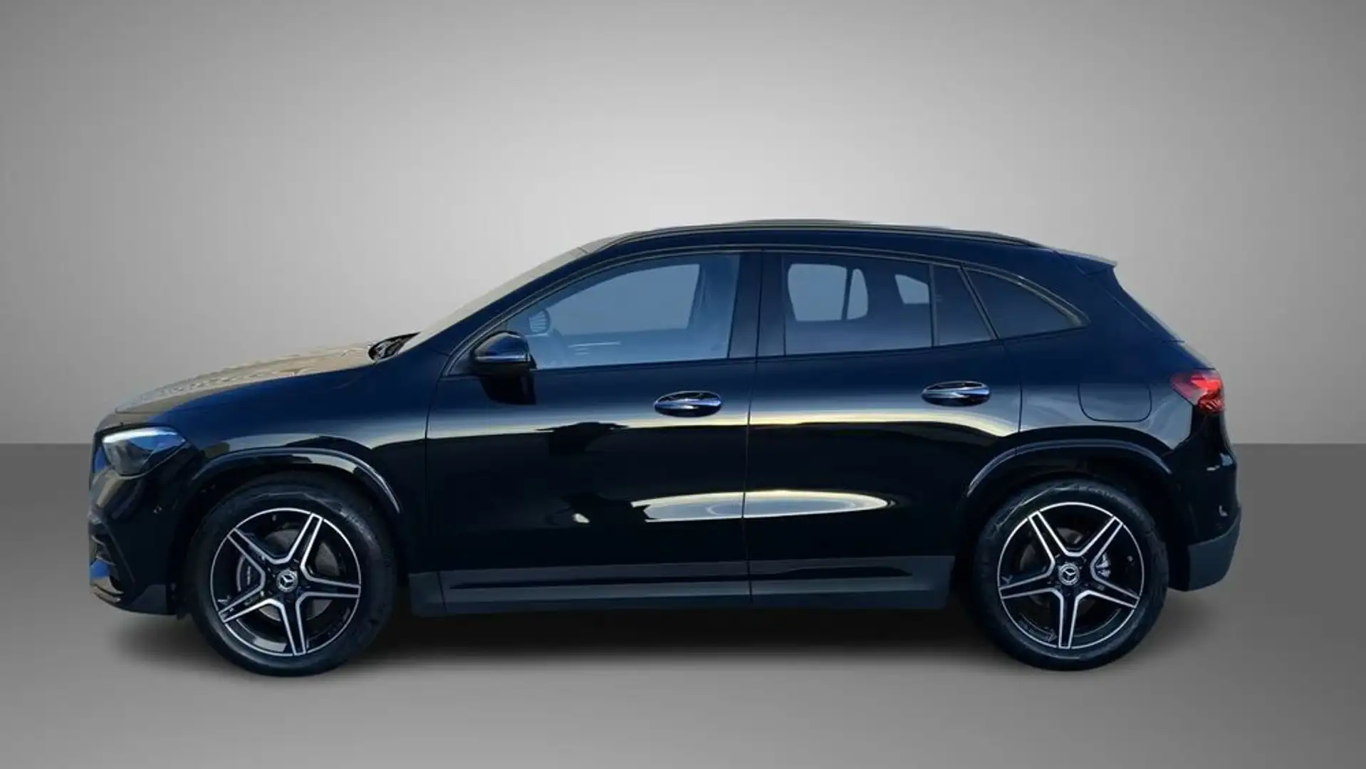 Mercedes-Benz GLA 180 d AMG*AHK*NIGHT*LED*KEY*T-WINKL*L-HEIZ* Schwarz - 2