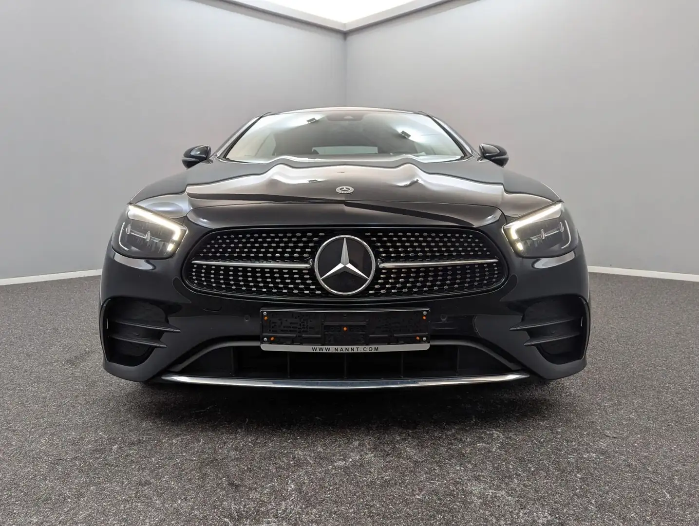 Mercedes-Benz E 200 COUPE 4M*2x AMG LINE*PANO*19"*MEGA Schwarz - 2