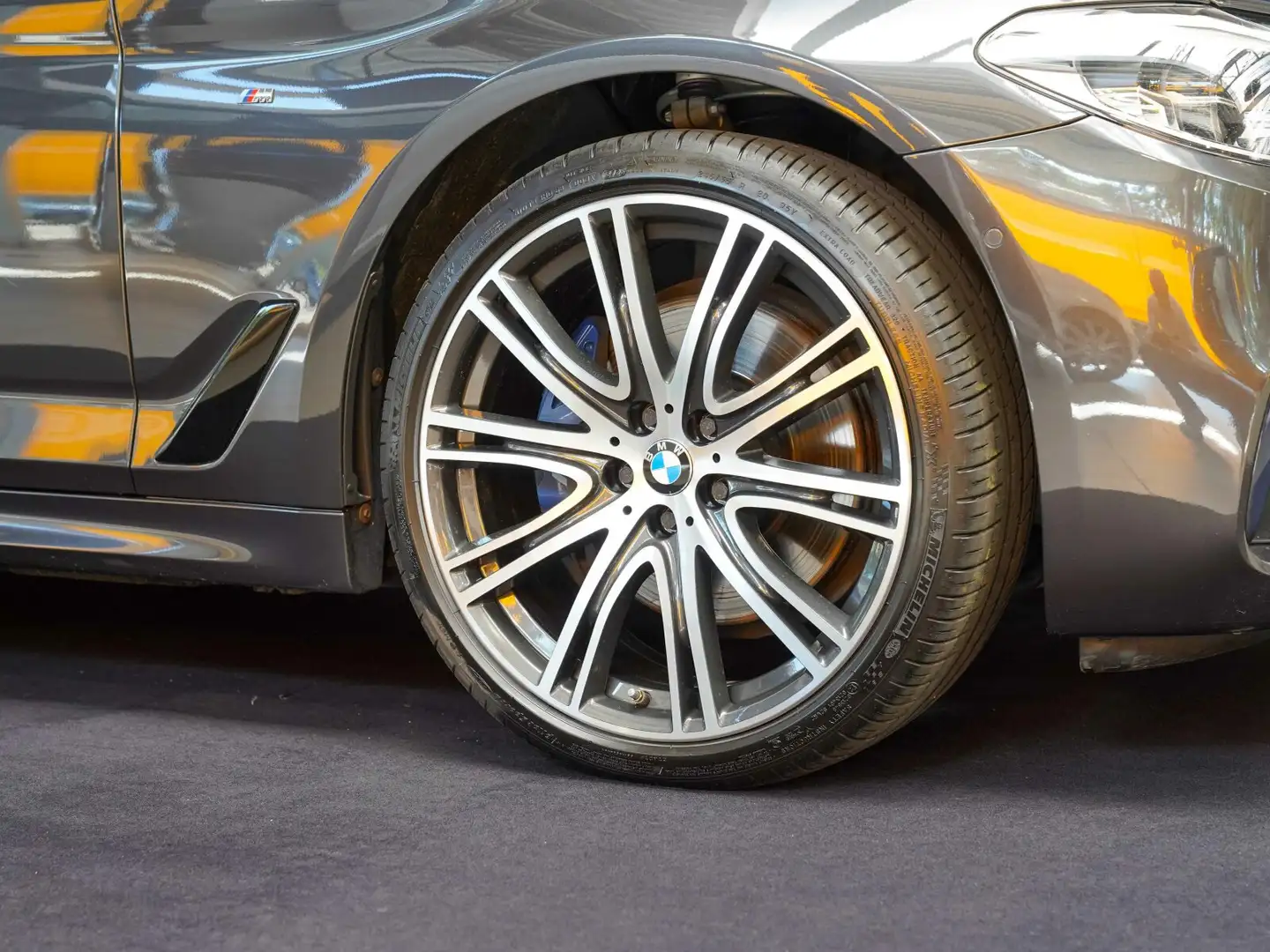 BMW 530 530 d xDrive M Sport Pano AHK Head-up ACC Kamera Gris - 2