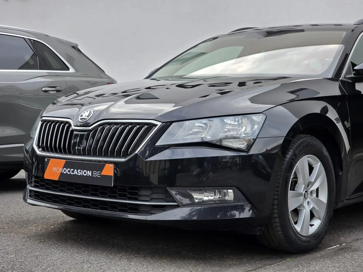Skoda Superb SW 1.6 TDi CARPLAY CAMERA SG CHAUFFANT ATTELAGE Schwarz - 2