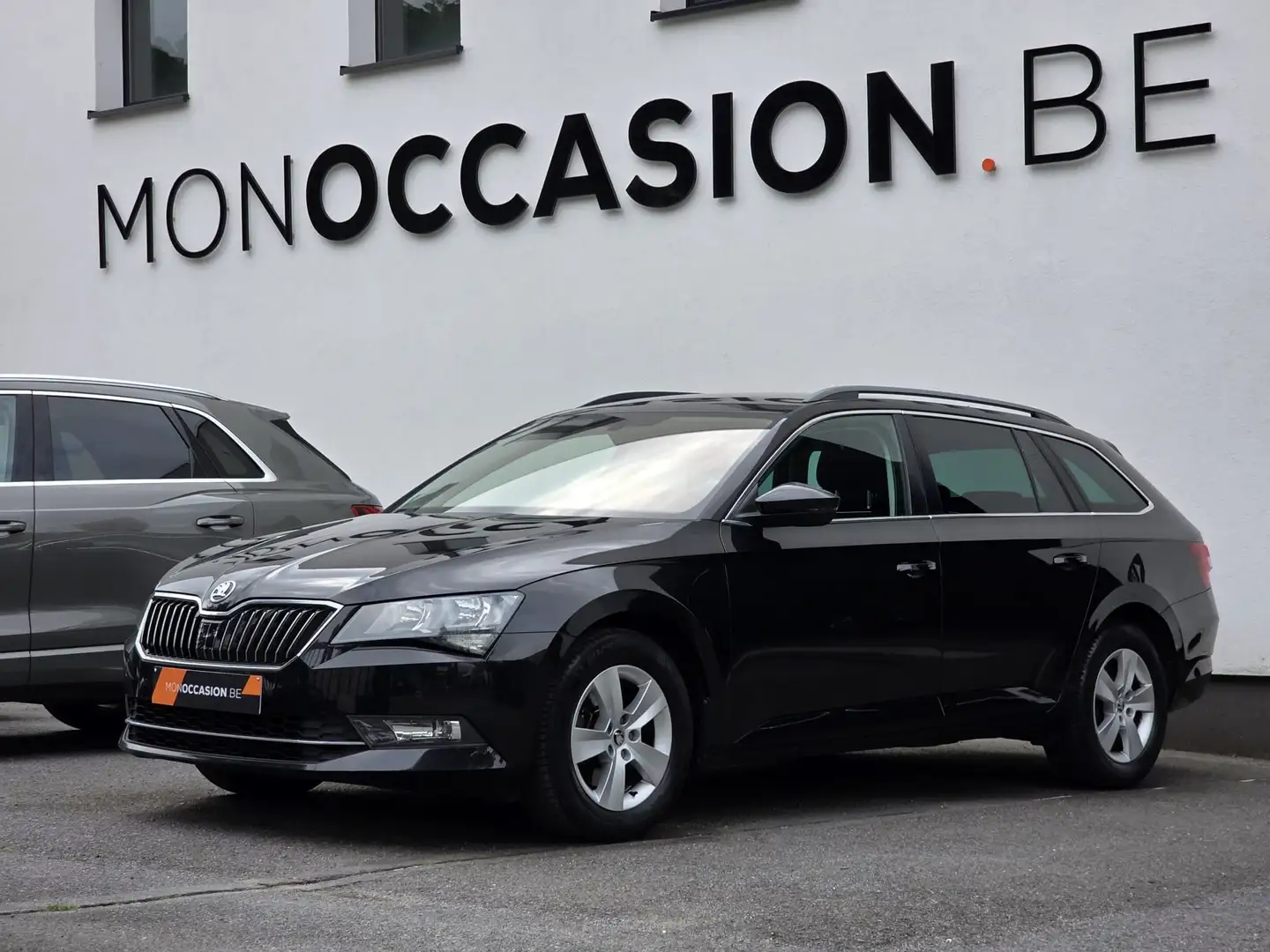Skoda Superb SW 1.6 TDi CARPLAY CAMERA SG CHAUFFANT ATTELAGE Schwarz - 1