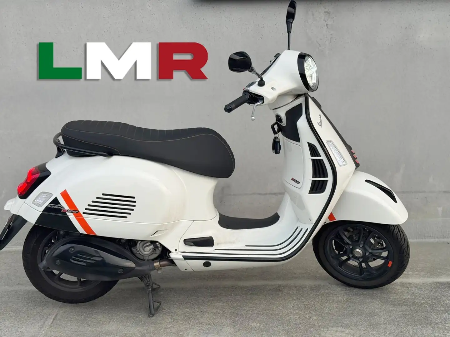 Vespa GTS Super Sport 300 Blanc - 1