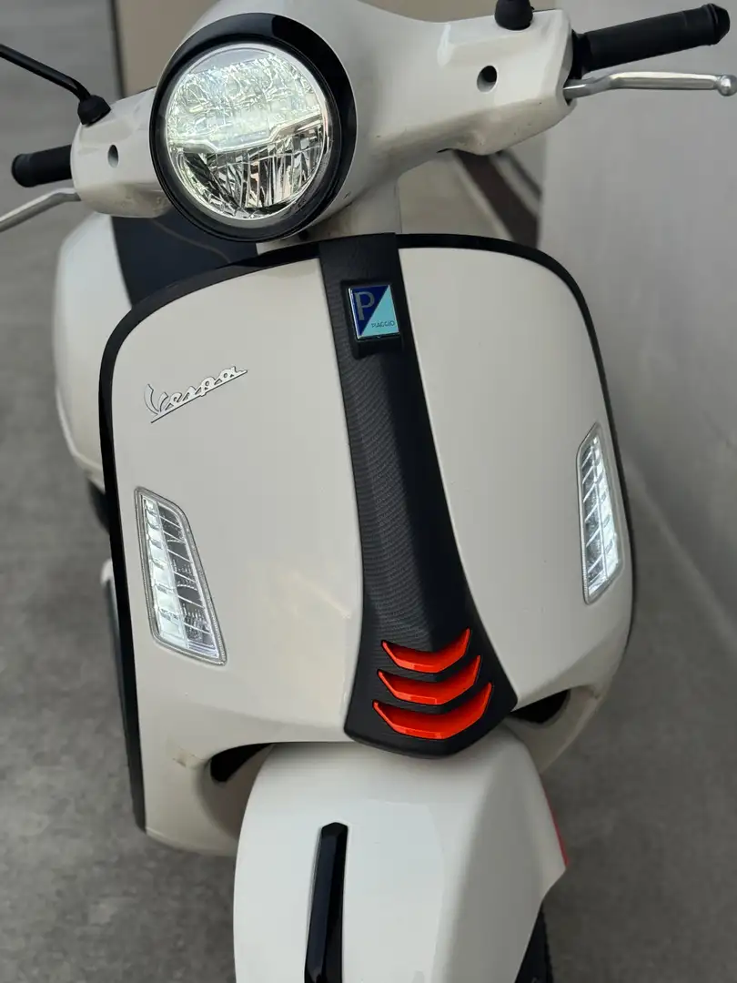 Vespa GTS Super Sport 300 Blanc - 2