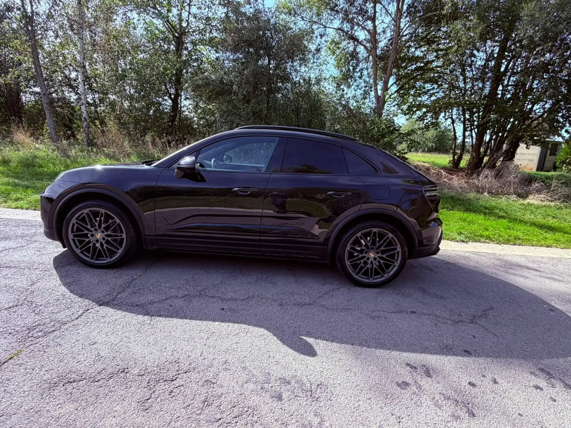 포르쉐 Porsche Macan 4 Electric 2025 검정 사진 1