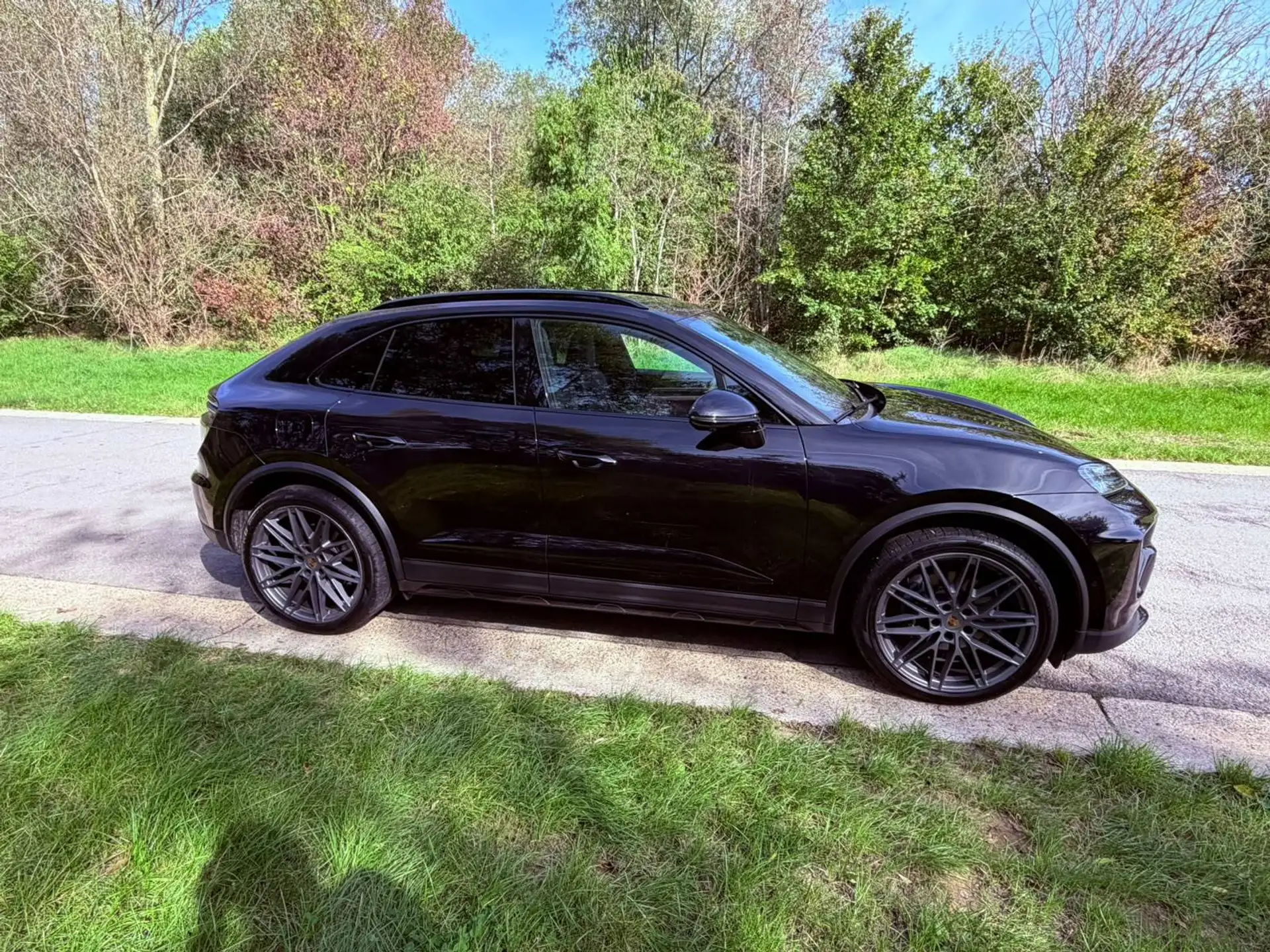 포르쉐 Porsche Macan 4 Electric 2025 검정 사진 3
