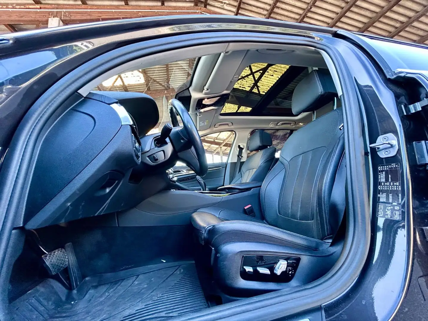 BMW 520 d xDrive Touring*PANO*SITZKLIMAT*TOP-ZUSTAND* Gris - 2