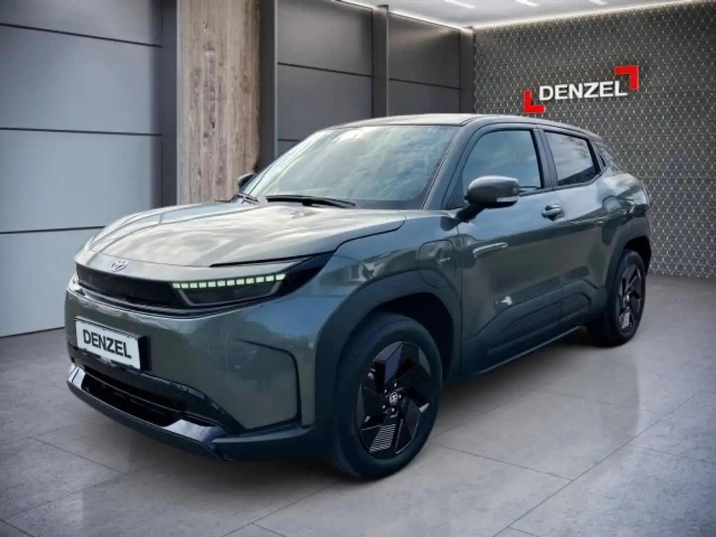Toyota Urban Cruiser BEV 4x4 Teamplayer 135kW Grün - 1