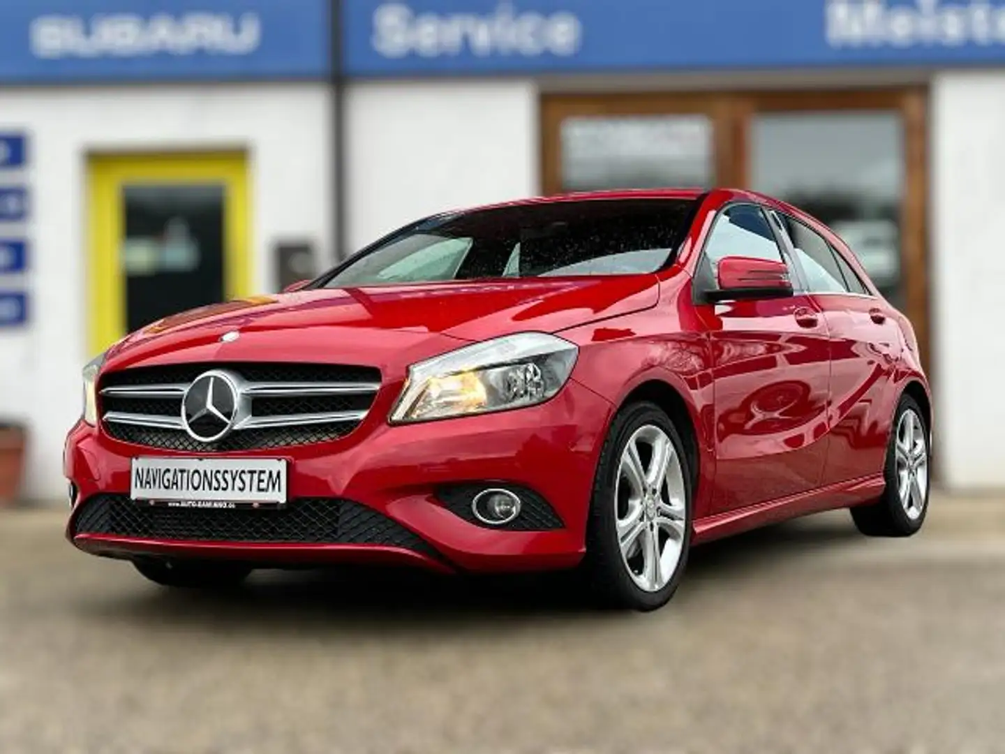 Mercedes-Benz A 180 Urban BlueEfficiency Automatik *Navi*Tempomat*Klim Rouge - 1