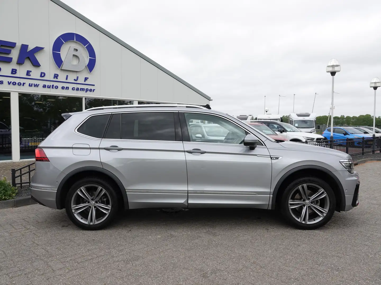 Volkswagen Tiguan Allspace 1.5 TSI 150 PK Highline R-LINE PANO | LED | VIRTUA Grijs - 2