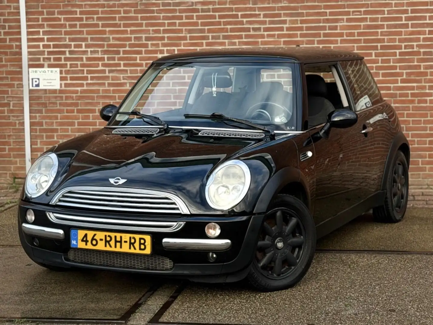 MINI Cooper Mini 1.6 Chili |Airco |Stuurbkr |Nieuwe APK |Sport Zwart - 1