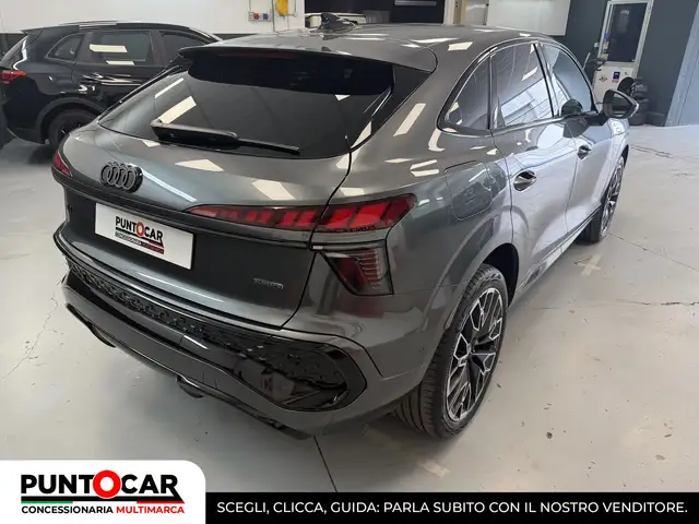 Audi Q3 view 4