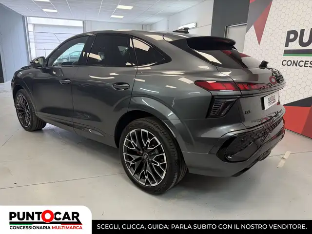 Audi Q3 view 6
