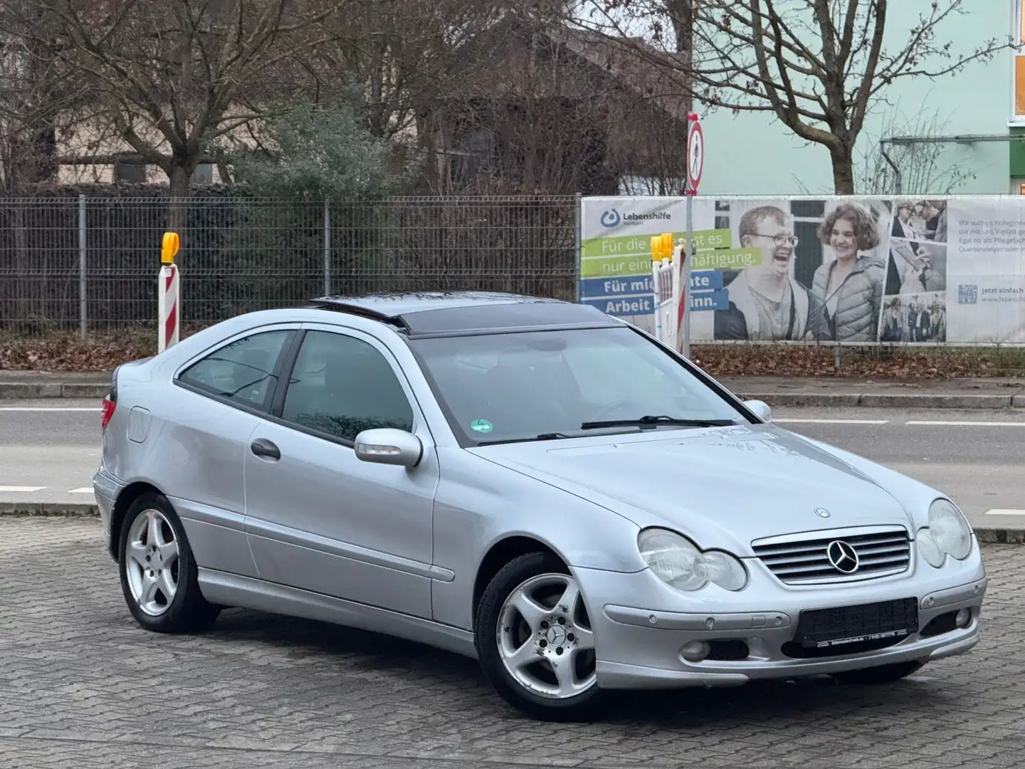 Mercedes-Benz C 200 C-Klasse Kompressor Sportcoupe guter Zustand Tüv Zilver - 2