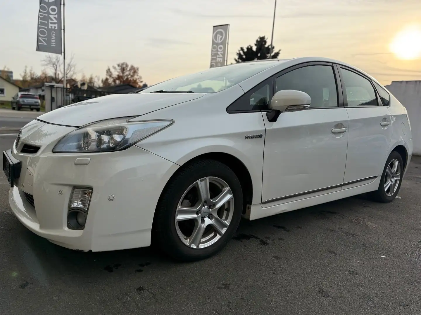 Toyota Prius Executive*Klima*Sitzhzg*Rückfahrkamera* Weiß - 1