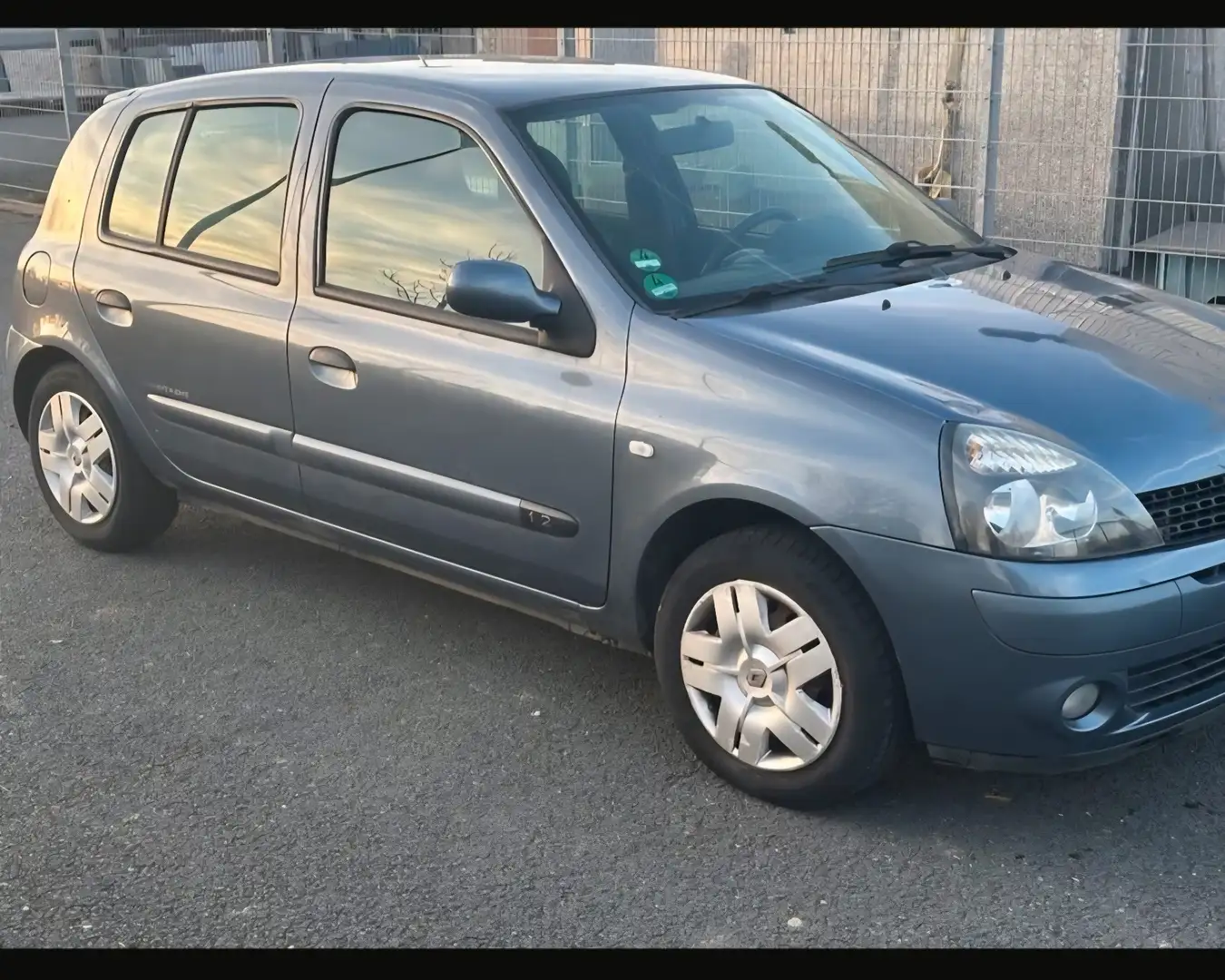 Renault Clio 1.2 16V Dynamique - 1