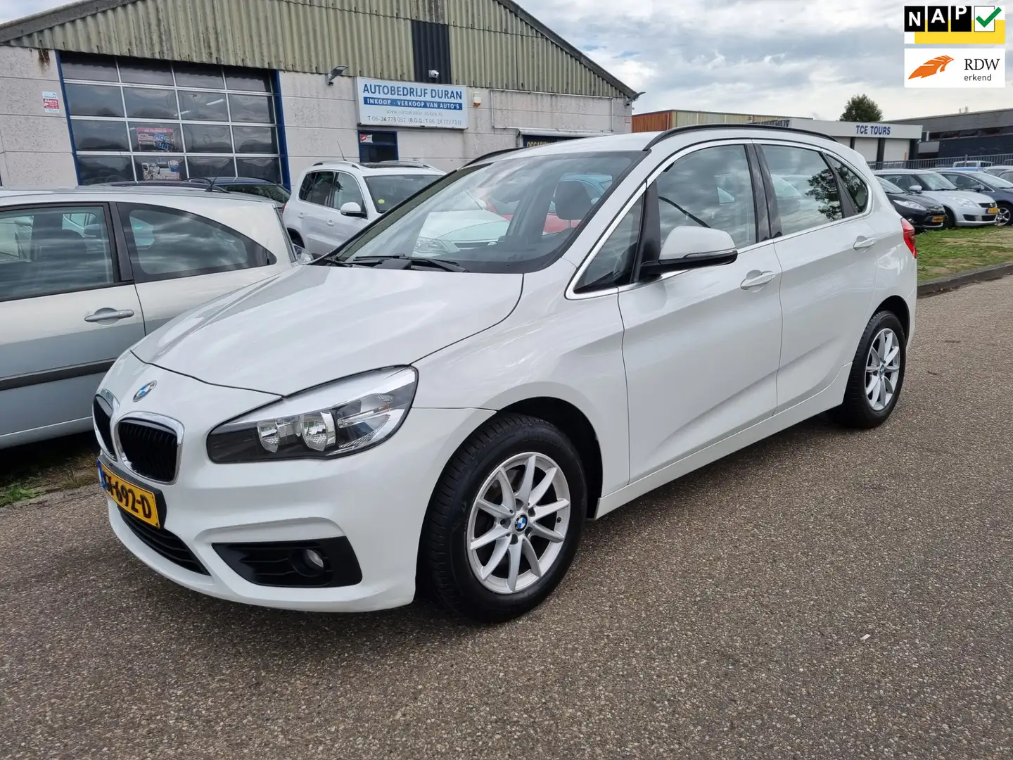 BMW 220 2-serie Active Tourer 220i Essential Navi! Bj:2015 Wit - 1
