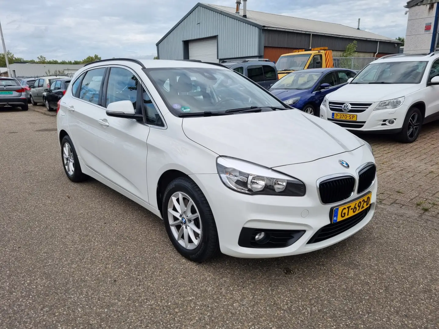 BMW 220 2-serie Active Tourer 220i Essential Navi! Bj:2015 Wit - 2