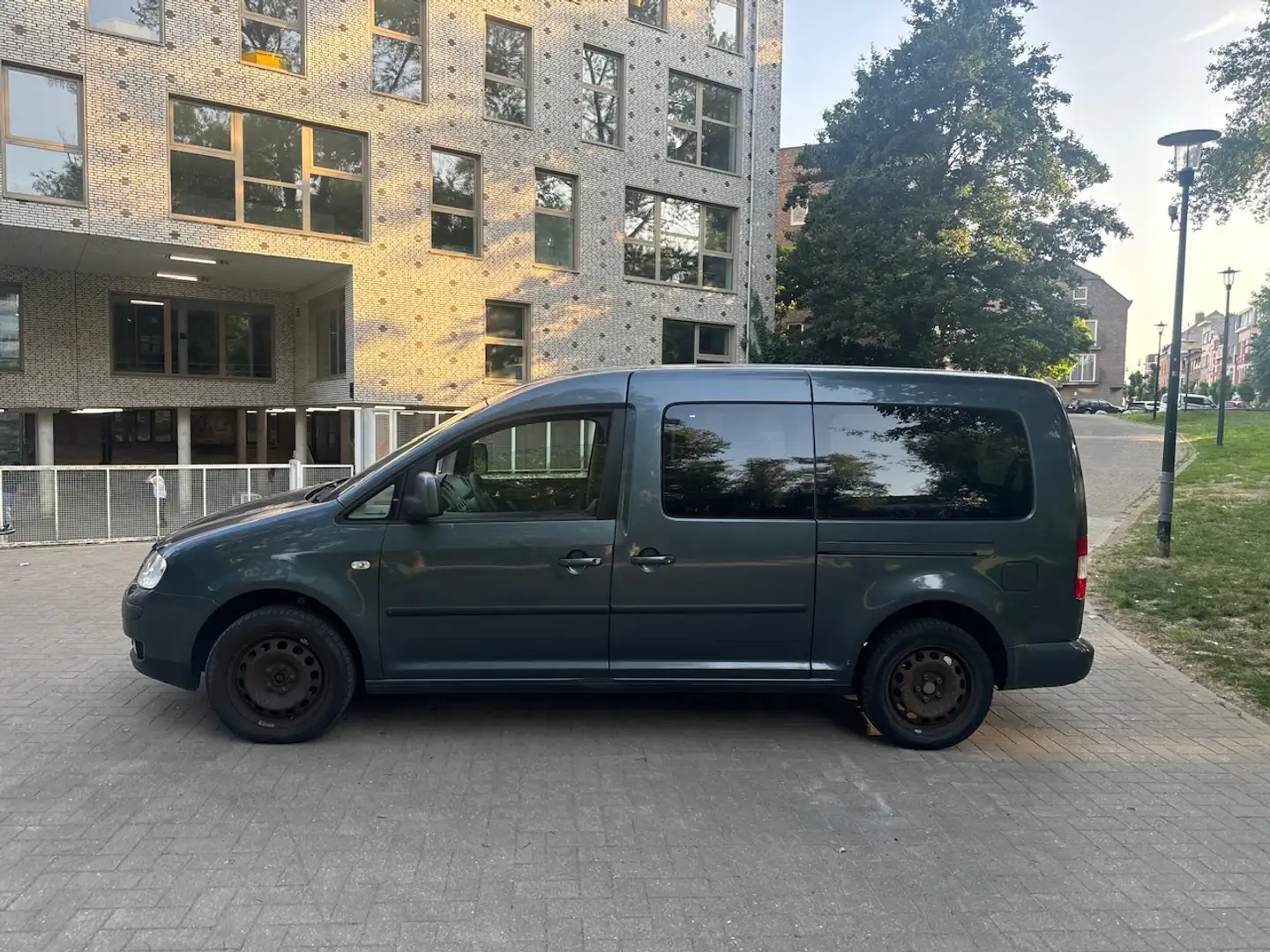 Volkswagen Caddy Maxi Life 1.9 TDi ** 7Places ** Grau - 2