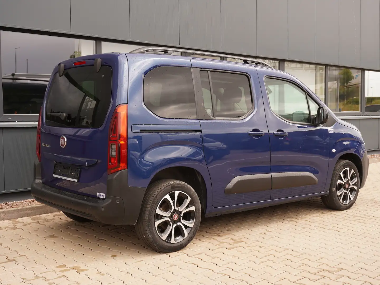 Fiat Doblo Kombi 1.5 / Automatik / Panoramadach Синій - 2