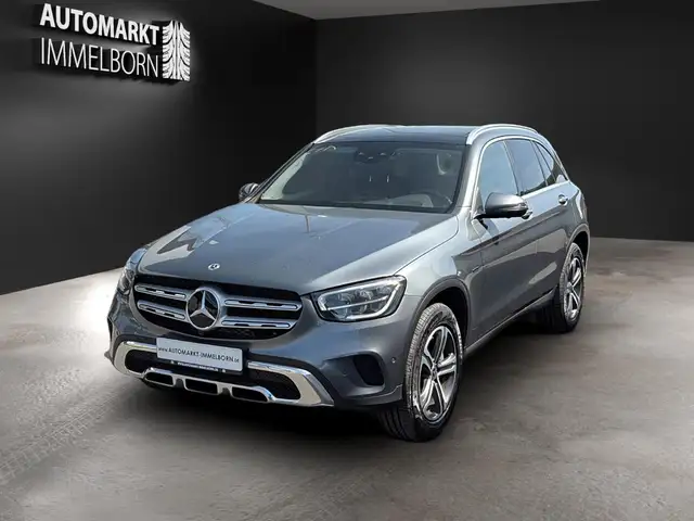 Mercedes-Benz GLC view 2