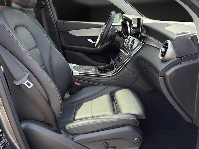 Mercedes-Benz GLC view 12