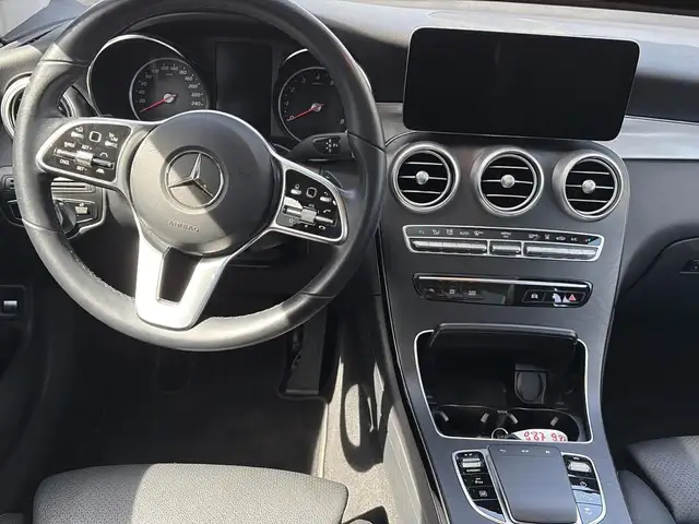 Mercedes-Benz GLC view 14